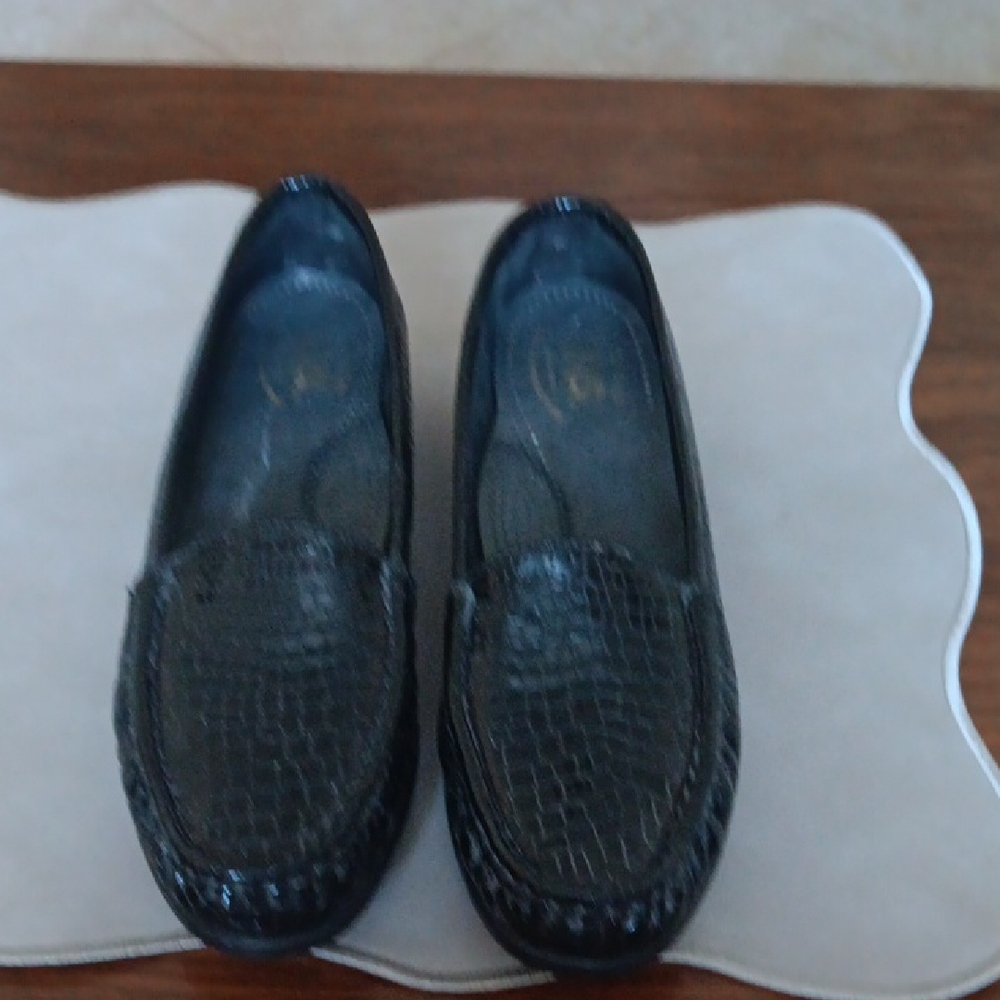 SAS Black Crocodile-Patterned Loafers